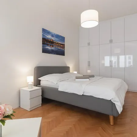 Apartment The Location In Prague, Charles Bridge & Old Town Square *